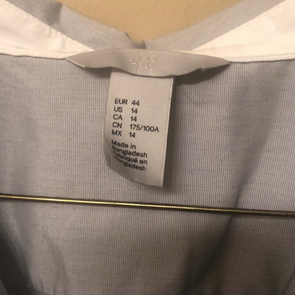 Button up shirt - Picture 2 of 4